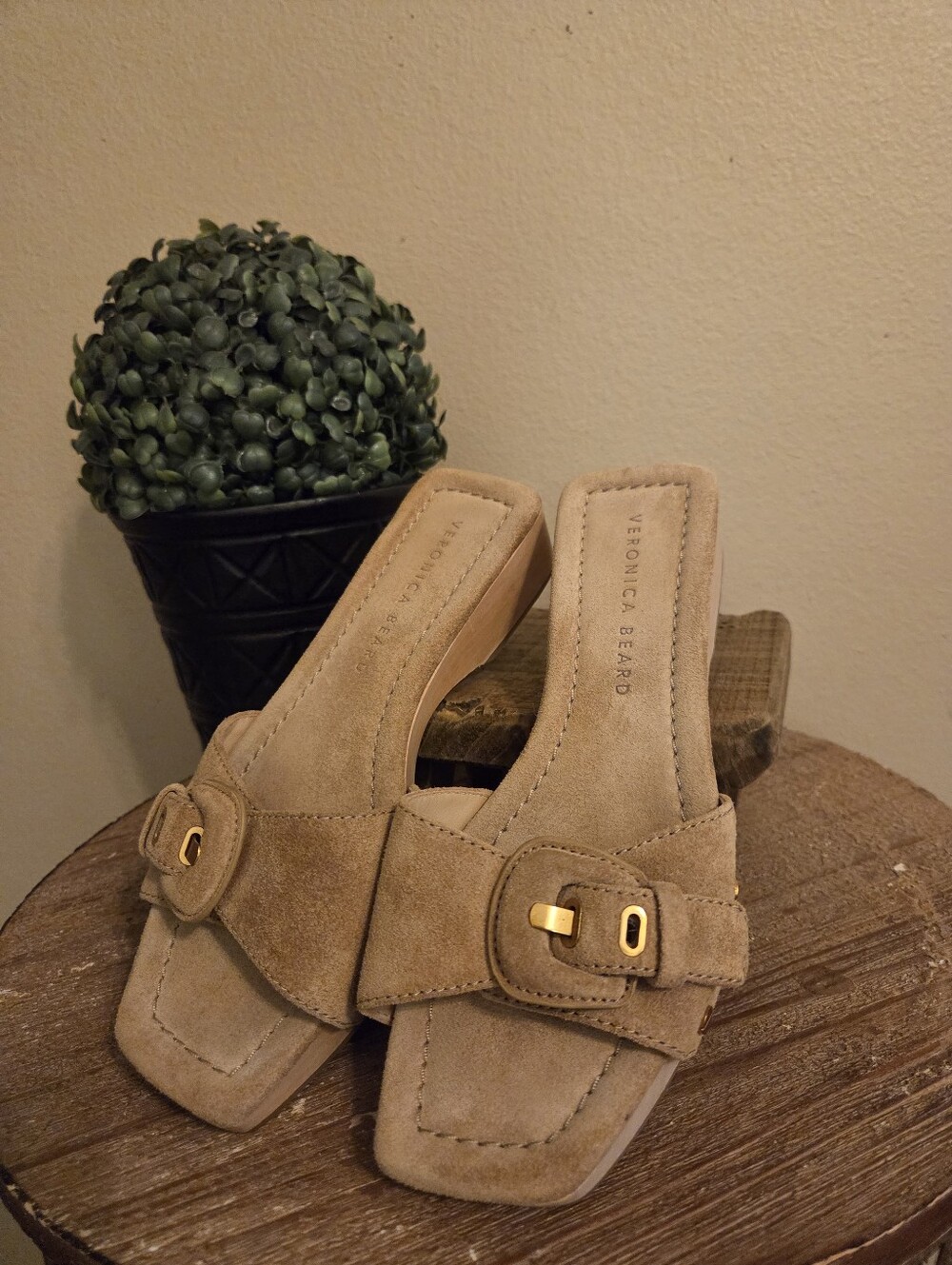 VERONICA BEARD Davina Sand Beige Suede Buckle Side-On Clog Sandal Women's SZ 5.5